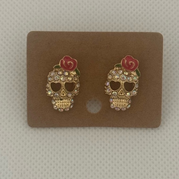 Gold Skull Stud Earrings with Red Rose – Crystal Accents – NWT - Picture 2 of 4